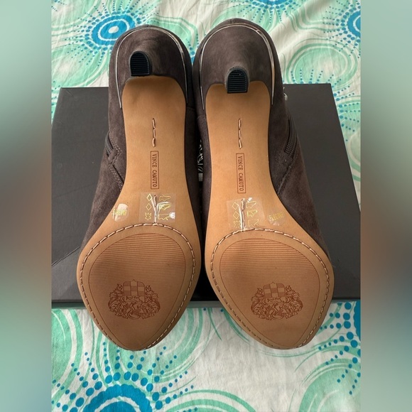 Vince Camuto Vernaya Leather & Suede Shoes - Picture 9 of 9